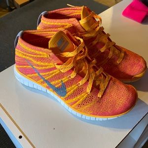 Nike flyknit chukka women’s 8